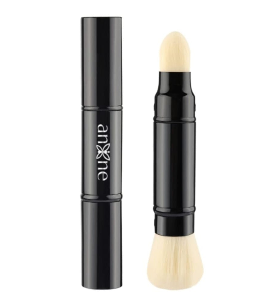 Double-Ended Cosmetic Blush and Highlight Brush Protected by Case